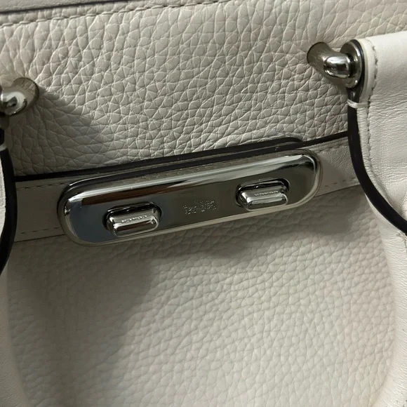 COACH Swagger Carryall 27 Hand Shoulder Bag Zip Satchel SV/ Chalk Pebble Leather - Picture 8 of 11